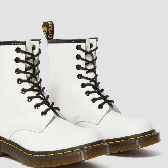 NWOT Doc Marten 1460 Women’s Smooth Leather Lace Up Boots Size 6 - Picture 8 of 16